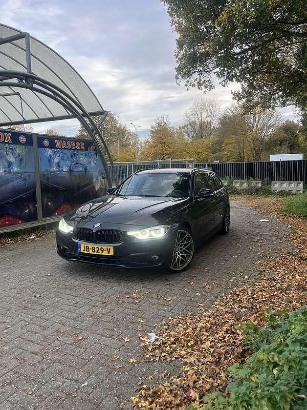 Gebruikt 2016 BMW 320 Efficient Dynamics Stationwagen | € 12.249 (Goede deal) - Afbeelding 1/4