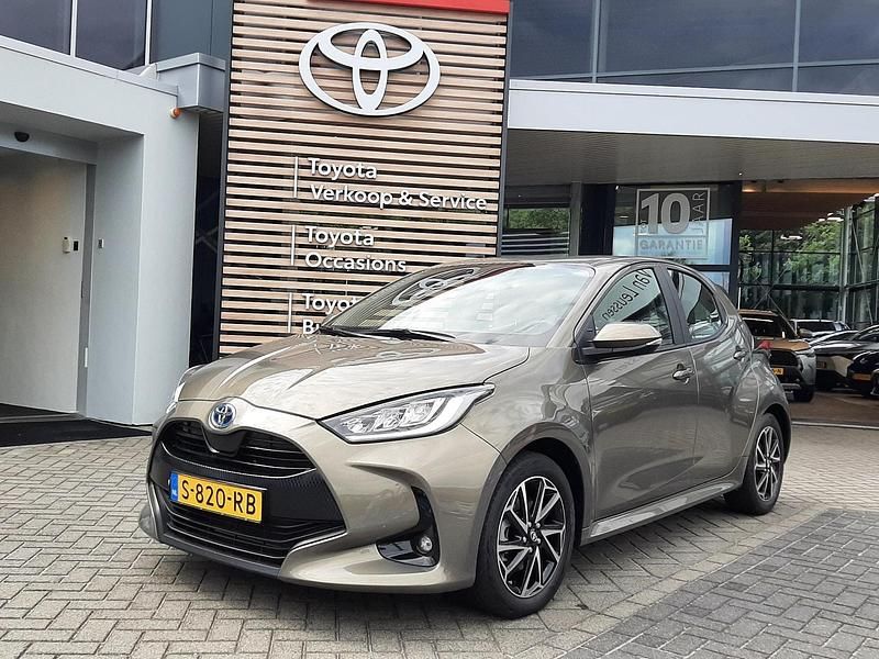 Groen Gebruikt 2023 Toyota Yaris Hatchback | € 21.390 (Eerlijke prijs) - Afbeelding 1/4