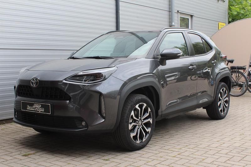 Nieuw Toyota Yaris Cross 92 PK (67 kW) 2025 Grijs SUV