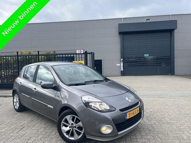 Grijs Gebruikt 2011 Renault Clio II Luxe Hatchback | € 3.199 (Eerlijke prijs) - Afbeelding 1/4