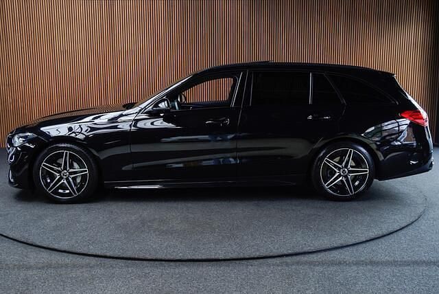Occasion Mercedes C180 AMG line 170 PK (125 kW) 2025 Zwart (metallic) Stationwagen
