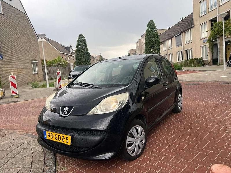 Zwart Gebruikt 2008 Peugeot 107 Hatchback | € 1.750 (Eerlijke prijs) - Afbeelding 1/4
