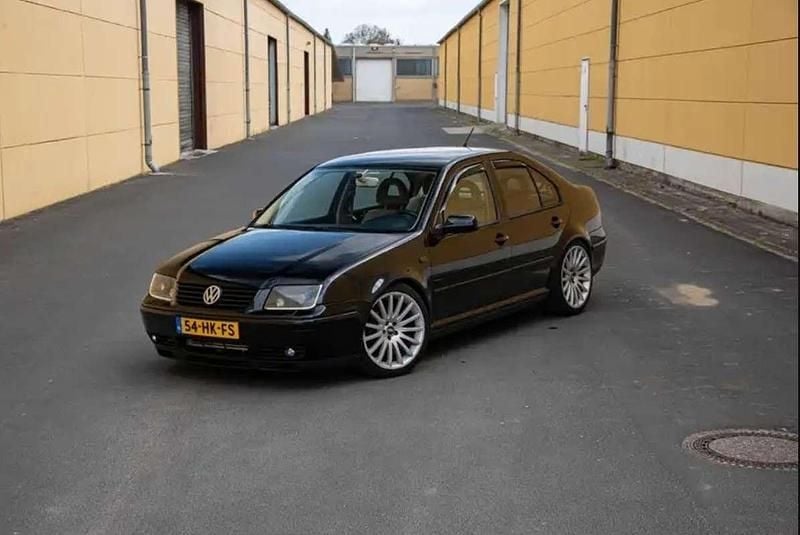 Zwart Gebruikt 2001 VW Bora Highline Sedan | € 5.500 - Afbeelding 1/4