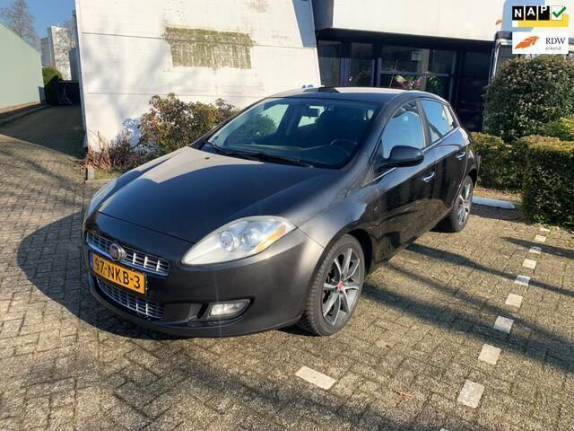 Grijs Gebruikt 2010 Fiat Bravo Dynamic Hatchback | € 4.500 (Eerlijke prijs) - Afbeelding 1/4