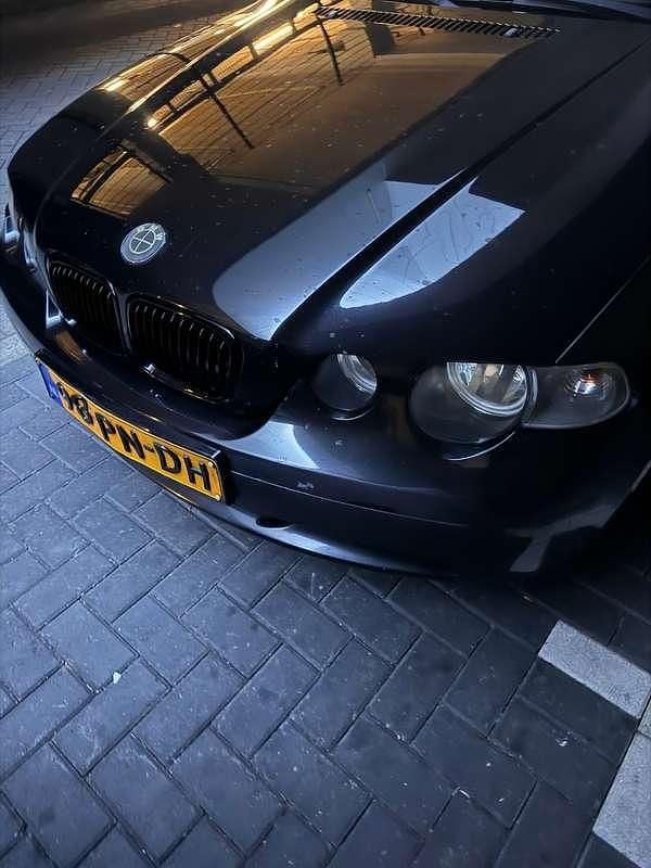 Zwart Gebruikt 2004 BMW 316 Compact Hatchback | € 2.499 (Eerlijke prijs) - Afbeelding 1/4