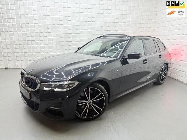 Zwart Gebruikt 2020 BMW 318 Executive Stationwagen | € 26.749 (Eerlijke prijs) - Afbeelding 1/4