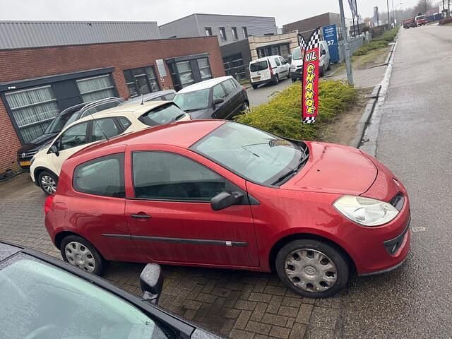 Occasion Renault Clio II 75 PK (55 kW) 2008 Rood Hatchback