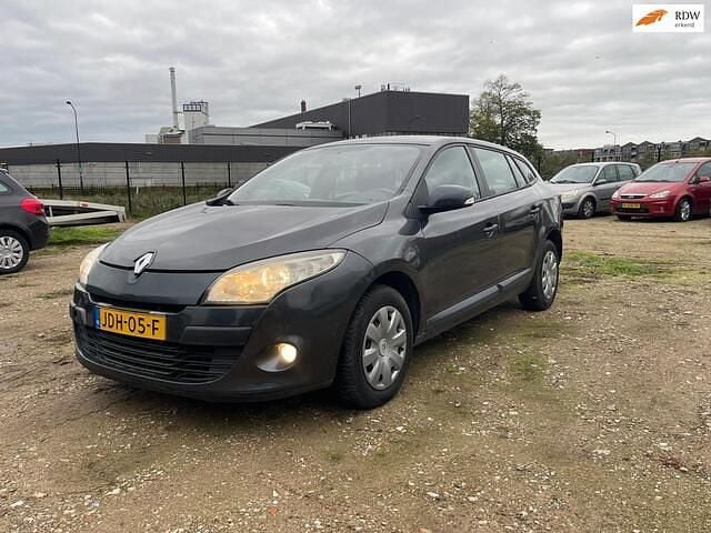 Grijs Gebruikt 2010 Renault Mégane GrandTour Stationwagen | € 1.950 (Goede deal) - Afbeelding 1/4