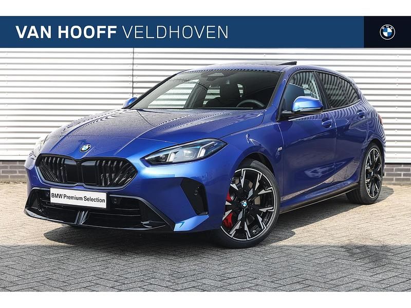 Blauw Gebruikt 2025 BMW 120 M Sport Hatchback | € 46.950 - Afbeelding 1/4