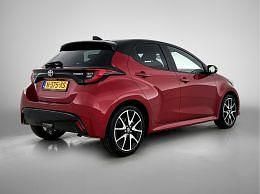 Occasion Toyota Yaris Executive 116 PK (85 kW) 2022 Rood metallic Hatchback