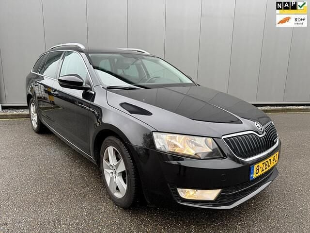 Occasion Skoda Octavia Business Line 110 PK (80 kW) 2014 Zwart Hatchback