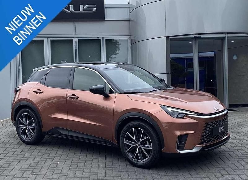 Nieuw 2025 Lexus LBX SUV | € 46.984 (Duur) - Afbeelding 1/4
