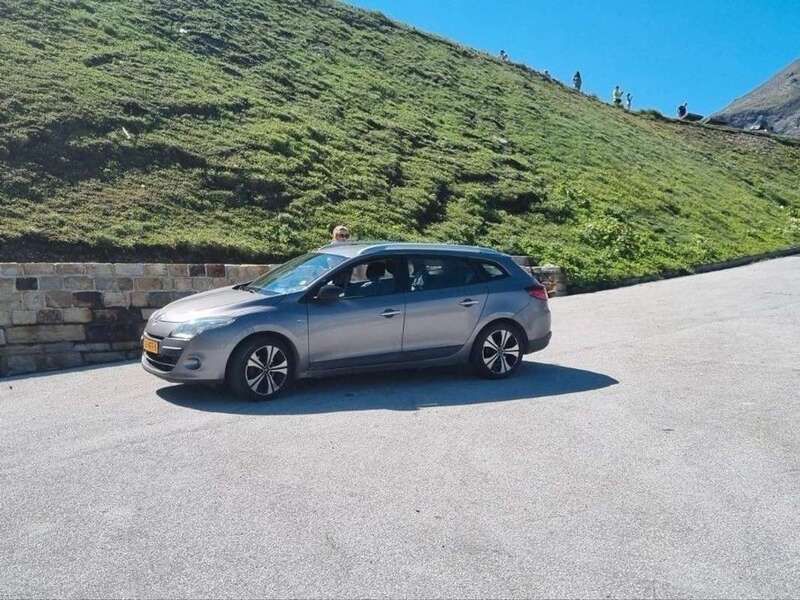 Grijs Gebruikt 2011 Renault Mégane GrandTour Bose Edition Stationwagen | € 3.250 (Eerlijke prijs) - Afbeelding 1/4