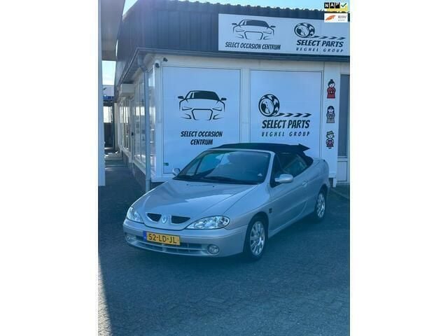 Grijs Gebruikt 2002 Renault Mégane Cabriolet Cabriolet | € 2.950 (Duur) - Afbeelding 1/4