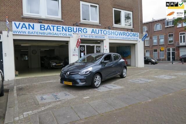 Grijs Gebruikt 2019 Renault Clio IV Zen Hatchback | € 9.450 (Eerlijke prijs) - Afbeelding 1/4