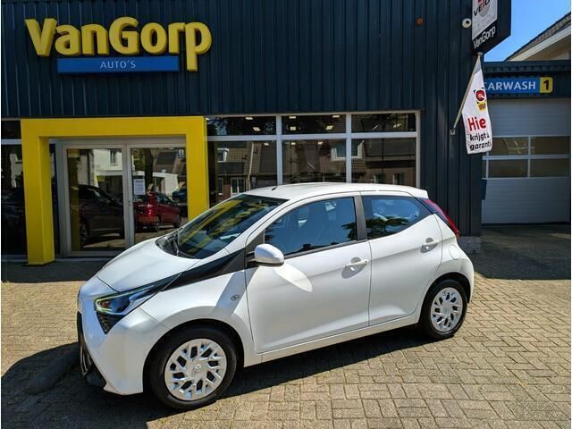 Wit Gebruikt 2019 Toyota Aygo X-play Hatchback | € 10.495 (Eerlijke prijs) - Afbeelding 1/4