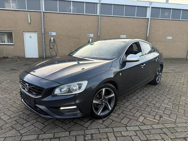 Grijs (metallic) Occasion 2014 Volvo S60 R-Design Sedan | € 4.499 (Super prijs) - Afbeelding 1/4