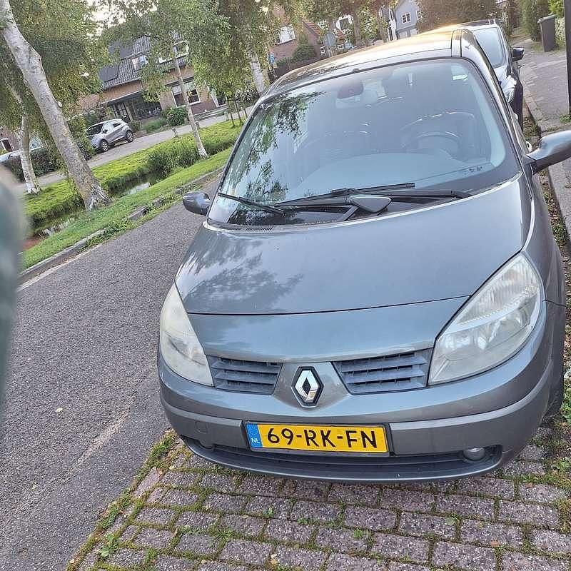 Grijs Gebruikt 2005 Renault Scénic II Luxe MPV | € 1.400 (Eerlijke prijs) - Afbeelding 1/4