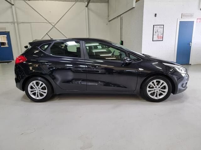 Occasion Kia Ceed 101 PK (74 kW) 2012 Zwart Hatchback