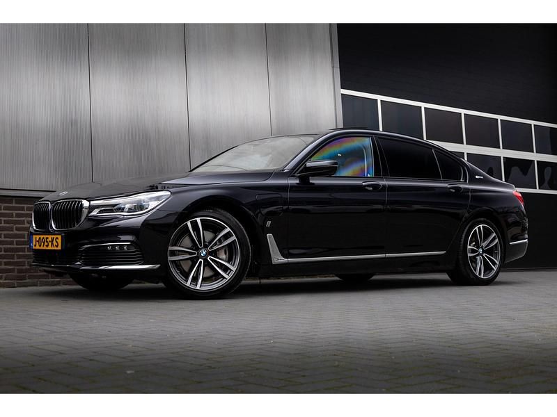 Zwart Gebruikt 2018 BMW 740 iPerformance Sedan | € 42.945 (Duur) - Afbeelding 1/4