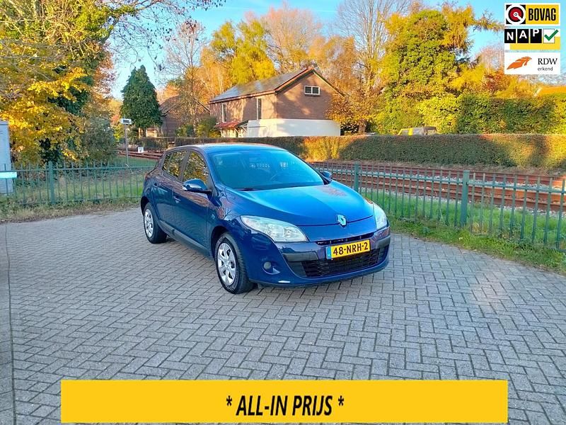 Blauw Gebruikt 2010 Renault Mégane III Authentique Hatchback | € 3.950 (Eerlijke prijs) - Afbeelding 1/4