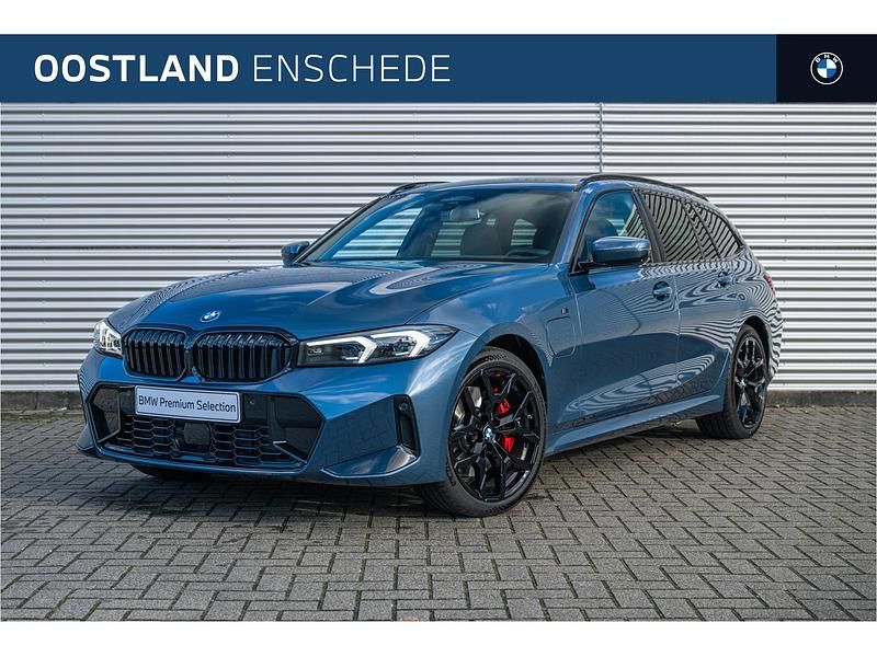 Blauw Gebruikt 2025 BMW 330e Executive Stationwagen | € 71.835 - Afbeelding 1/4