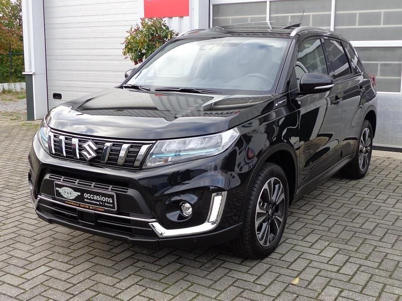 Zwart Gebruikt 2022 Suzuki Vitara Style SUV | € 25.900 - Afbeelding 1/4