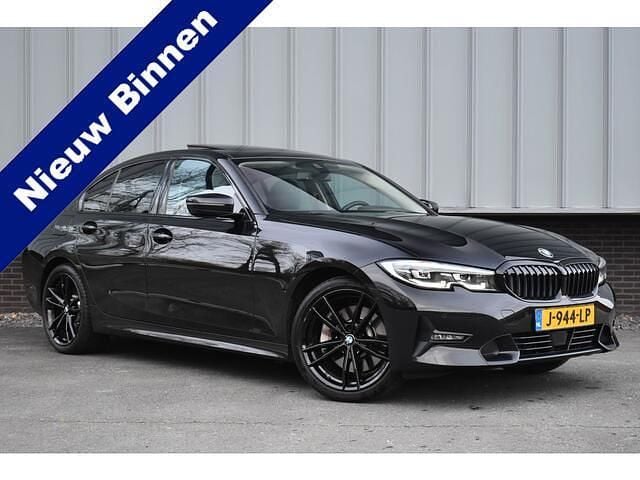 Zwart Gebruikt 2019 BMW 330 Executive Sedan | € 28.945 (Goede deal) - Afbeelding 1/4