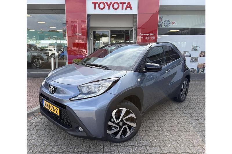 Grijs Nieuw 2025 Toyota Aygo X Pulse SUV | € 26.295 - Afbeelding 1/1