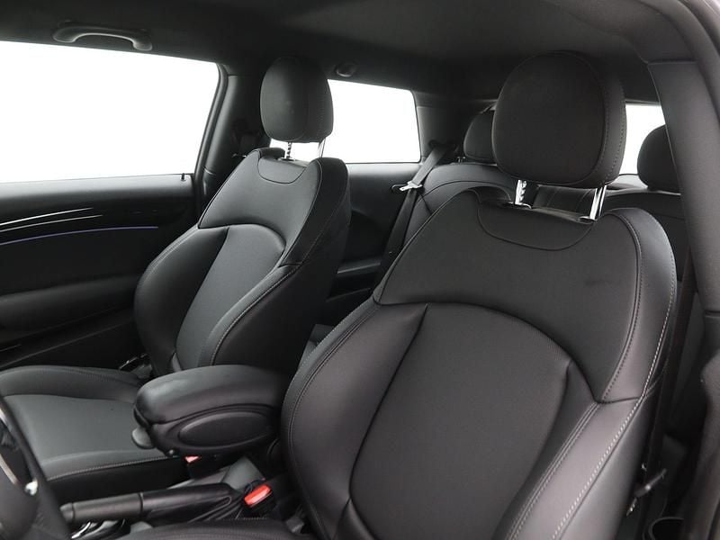 Occasion Mini Cooper 136 PK (100 kW) 2023 Rood Hatchback