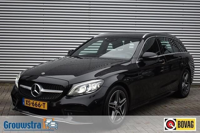 Zwart (metallic) Gebruikt 2019 Mercedes C180 Premium Plus Stationwagen | € 22.940 (Eerlijke prijs) - Afbeelding 1/4