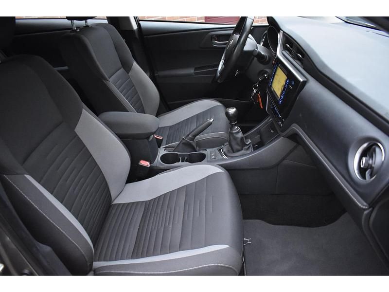 Occasion Toyota Auris 116 PK (85 kW) 2017 Grijs Stationwagen