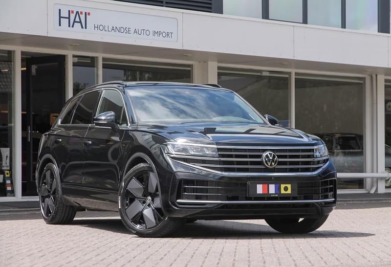 Zwart Gebruikt 2024 VW Touareg Elegance SUV | € 71.800 (Eerlijke prijs) - Afbeelding 1/4