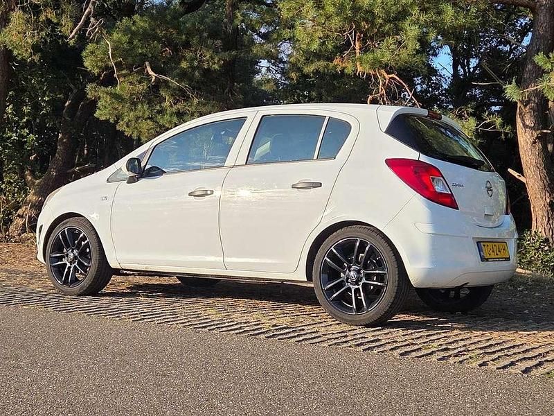 Occasion Opel Corsa 87 PK (63 kW) 2011 Wit MPV