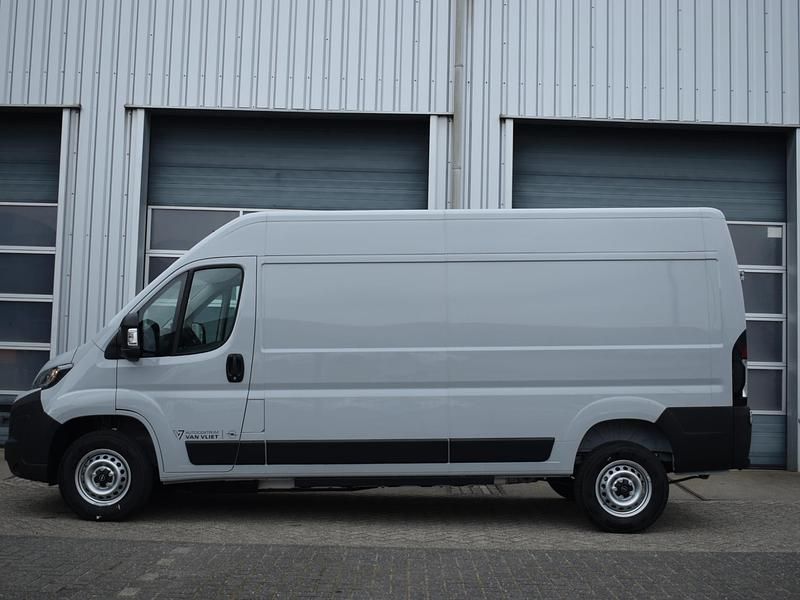 Occasion Opel Movano 205 kW (279 PK) 2025 Iron grey (licht grijs) Van