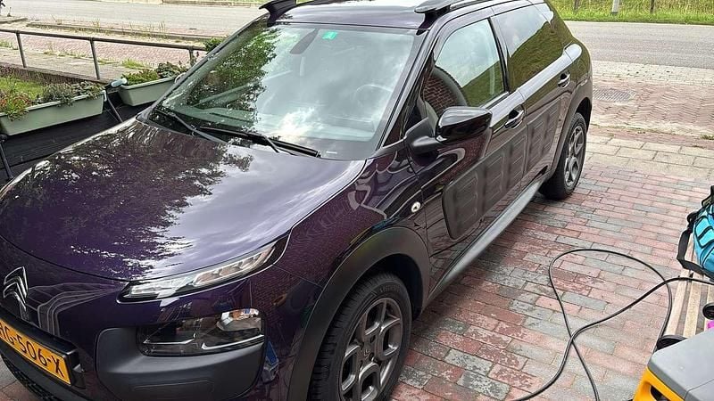 Paars Gebruikt 2015 Citroën C4 Cactus PureTech Hatchback | € 7.000 (Eerlijke prijs) - Afbeelding 1/3