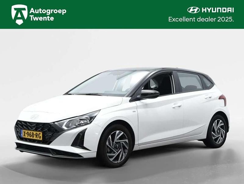 Wit Gebruikt 2024 Hyundai i20 Comfort Hatchback | € 21.900 (Eerlijke prijs) - Afbeelding 1/4