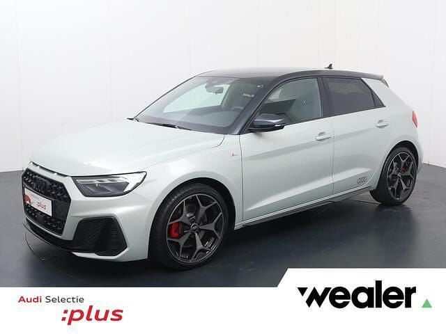 Grijs (metallic) Occasion 2025 Audi A1 Sportback S-Line Hatchback | € 44.840 - Afbeelding 1/4