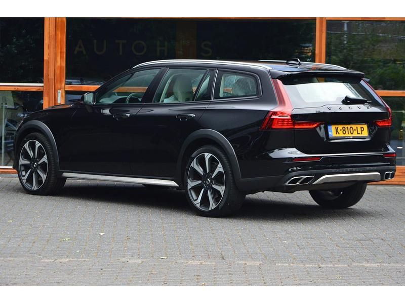 Occasion Volvo V60 CC Pro 264 PK (194 kW) 2021 Zwart Stationwagen
