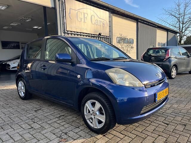 Occasion Daihatsu Sirion 87 PK (63 kW) 2006 Blauw Hatchback