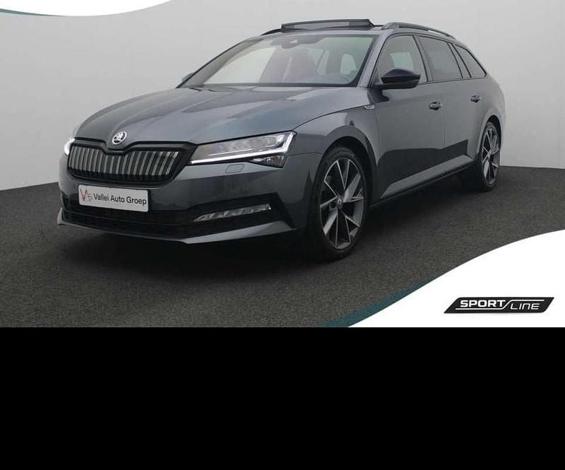 Grijs Gebruikt 2020 Skoda Superb SportLine Stationwagen | € 23.950 (Eerlijke prijs) - Afbeelding 1/4