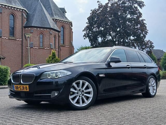 Zwart Gebruikt 2010 BMW 530 Stationwagen | € 5.499 (Duur) - Afbeelding 1/4