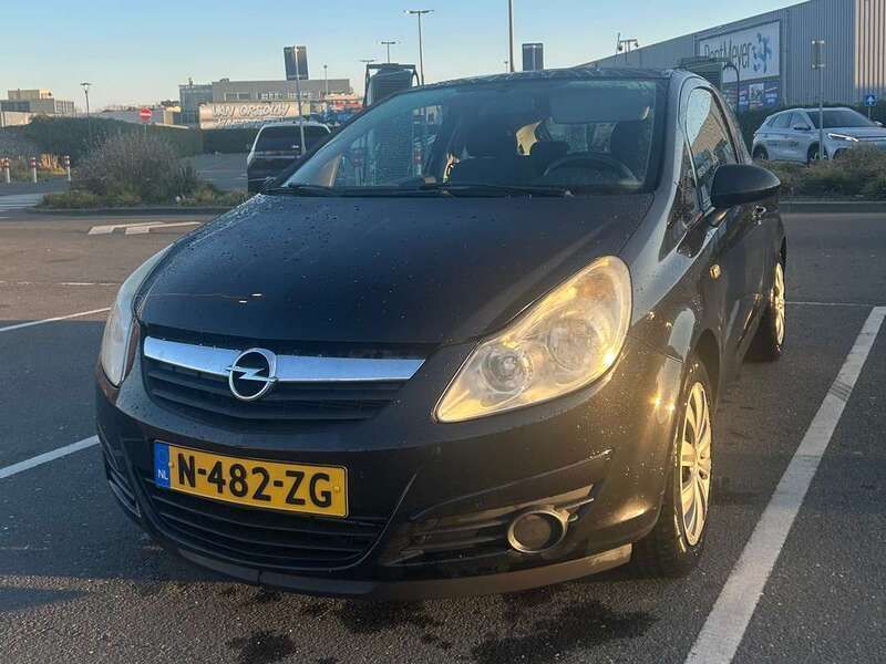 Zwart Gebruikt 2008 Opel Corsa Business Hatchback | € 3.000 (Eerlijke prijs) - Afbeelding 1/4