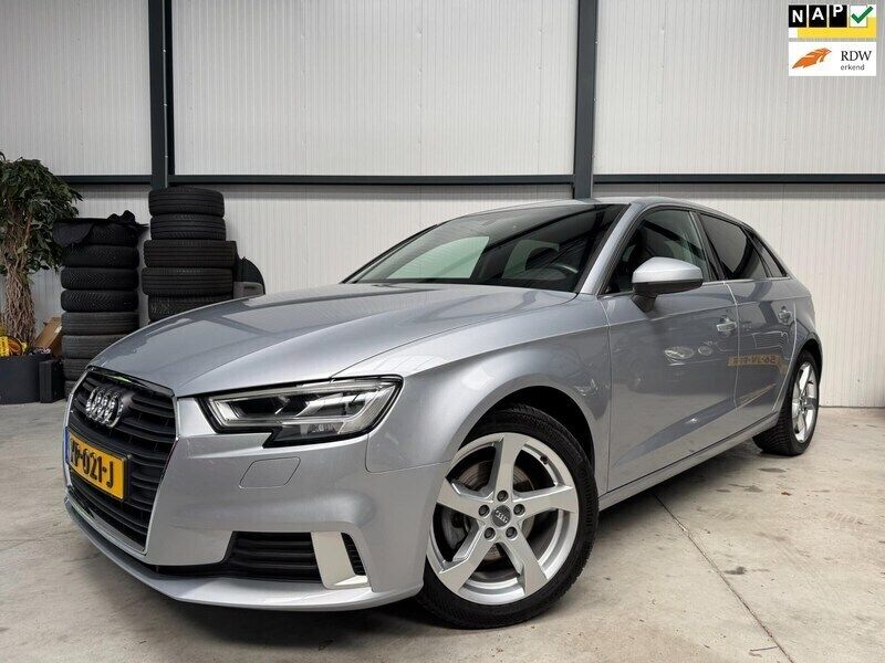 Grijs Gebruikt 2019 Audi A3 Sport Hatchback | € 16.450 (Goede deal) - Afbeelding 1/4