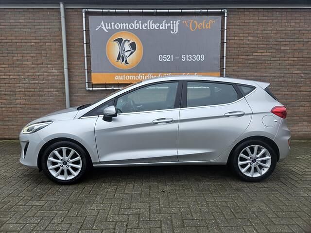 Occasion Ford Fiesta Titanium 101 PK (74 kW) 2018 Grijs (metallic) Hatchback