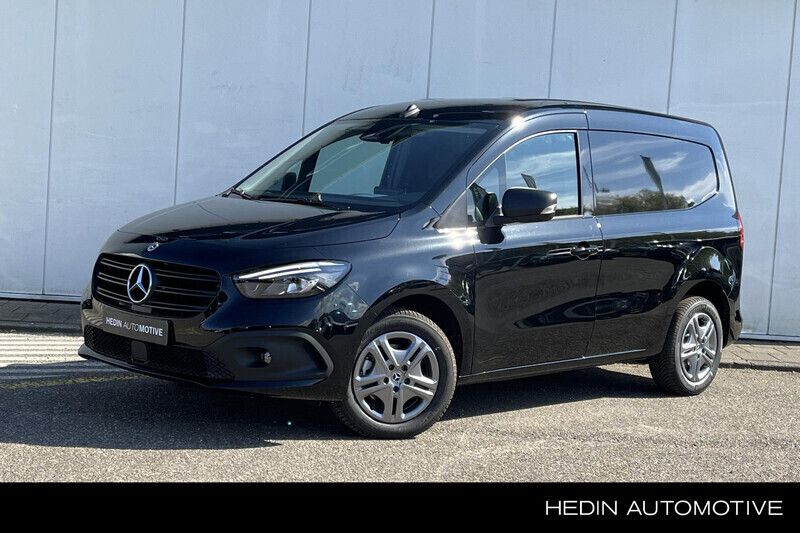 Zwart Nieuw 2024 Mercedes Citan 112 Van | € 30.500 - Afbeelding 1/4
