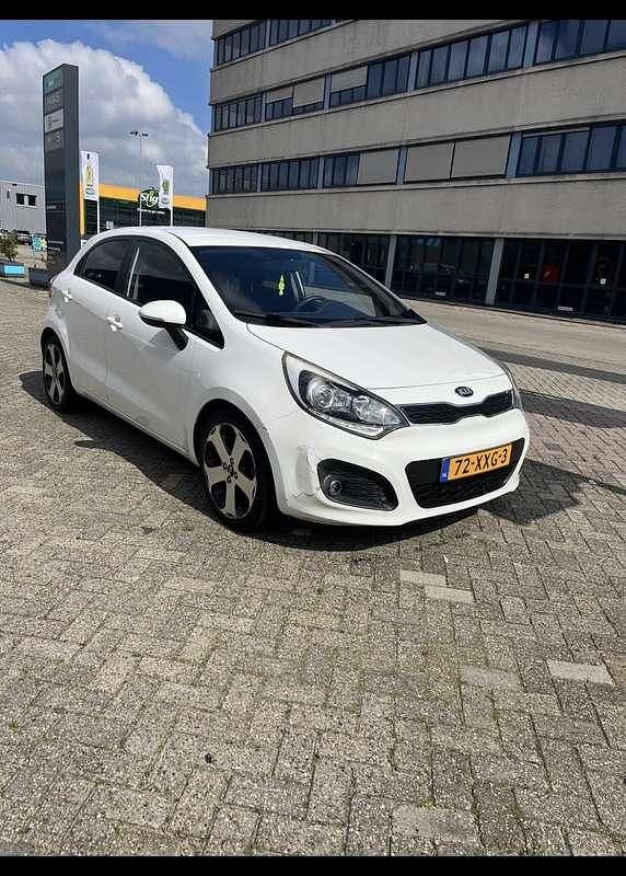 Wit Gebruikt 2012 Kia Rio Plus MPV | € 2.500 (Super prijs) - Afbeelding 1/4