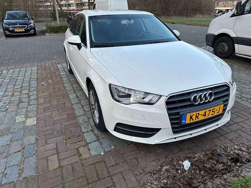 Wit Gebruikt 2015 Audi A3 Hatchback | € 11.500 (Super prijs) - Afbeelding 1/4