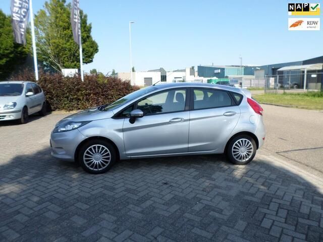 Grijs Gebruikt 2010 Ford Fiesta Limited Hatchback | € 2.850 (Eerlijke prijs) - Afbeelding 1/4