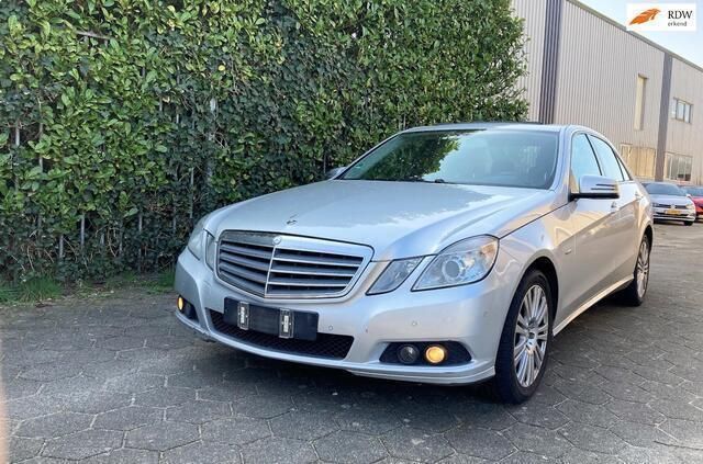 Zilver Gebruikt 2011 Mercedes E200 Elegance Sedan | € 4.950 (Eerlijke prijs) - Afbeelding 1/4